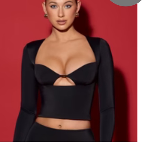 Oh Polly Tops - Oh Polly Black Long-Sleeve Cutout Crop Top